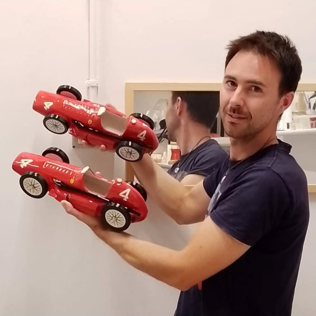 Dalla meccanica di precisione alla materia viva: celebrare la  bellezza e maestria automobilistica