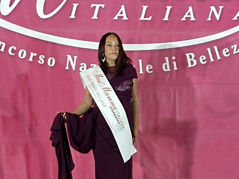 Maria Di Ponto brilla a Miss Mamma Italiana Evergreen: conquistata la “Fascia Solare”