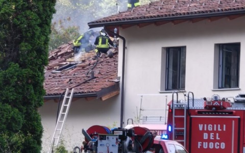 Casa nuovissima in fiamme, l’intervento dei soccorsi