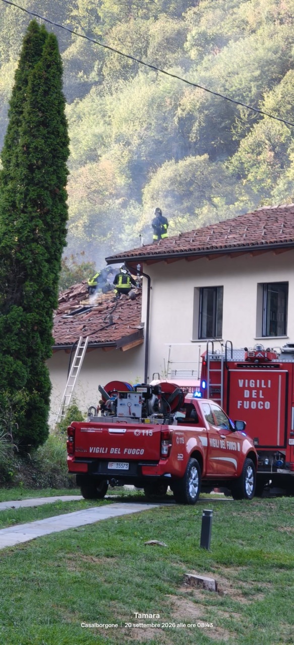 Casa nuovissima in fiamme, l’intervento dei soccorsi