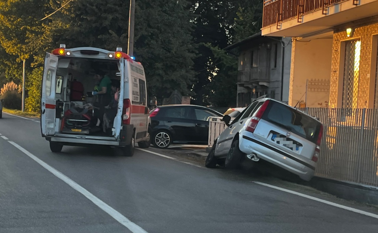 Incidente sulla provinciale, donna perde il controllo e finisce fuori strada