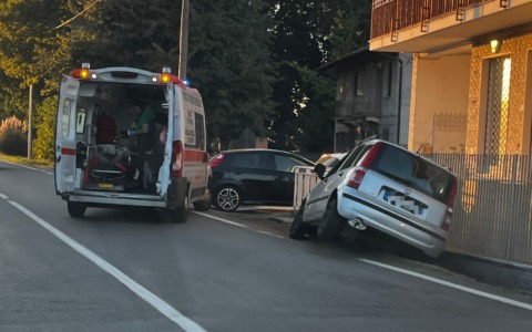 Incidente sulla provinciale, donna perde il controllo e finisce fuori strada