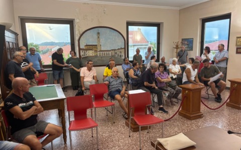 Cigliano, via Rosselli cambia volto: è scontro sul senso unico