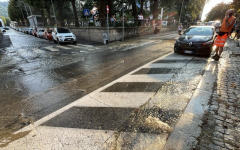 Chivasso senz’acqua: si rompe la tubazione nei viali