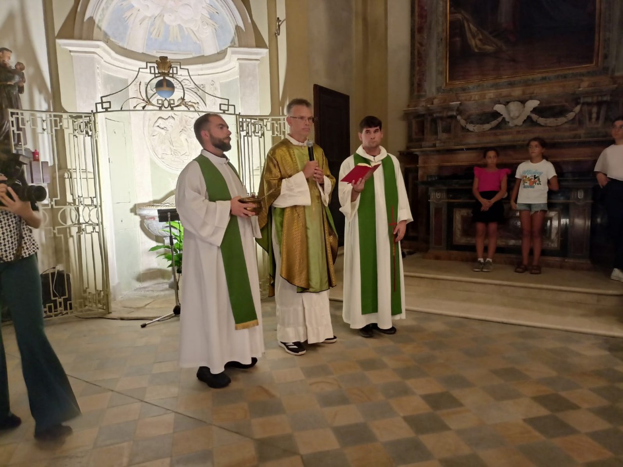 Montanaro accoglie il nuovo parroco don Francesco Sillano e i suoi collaboratori LE FOTO