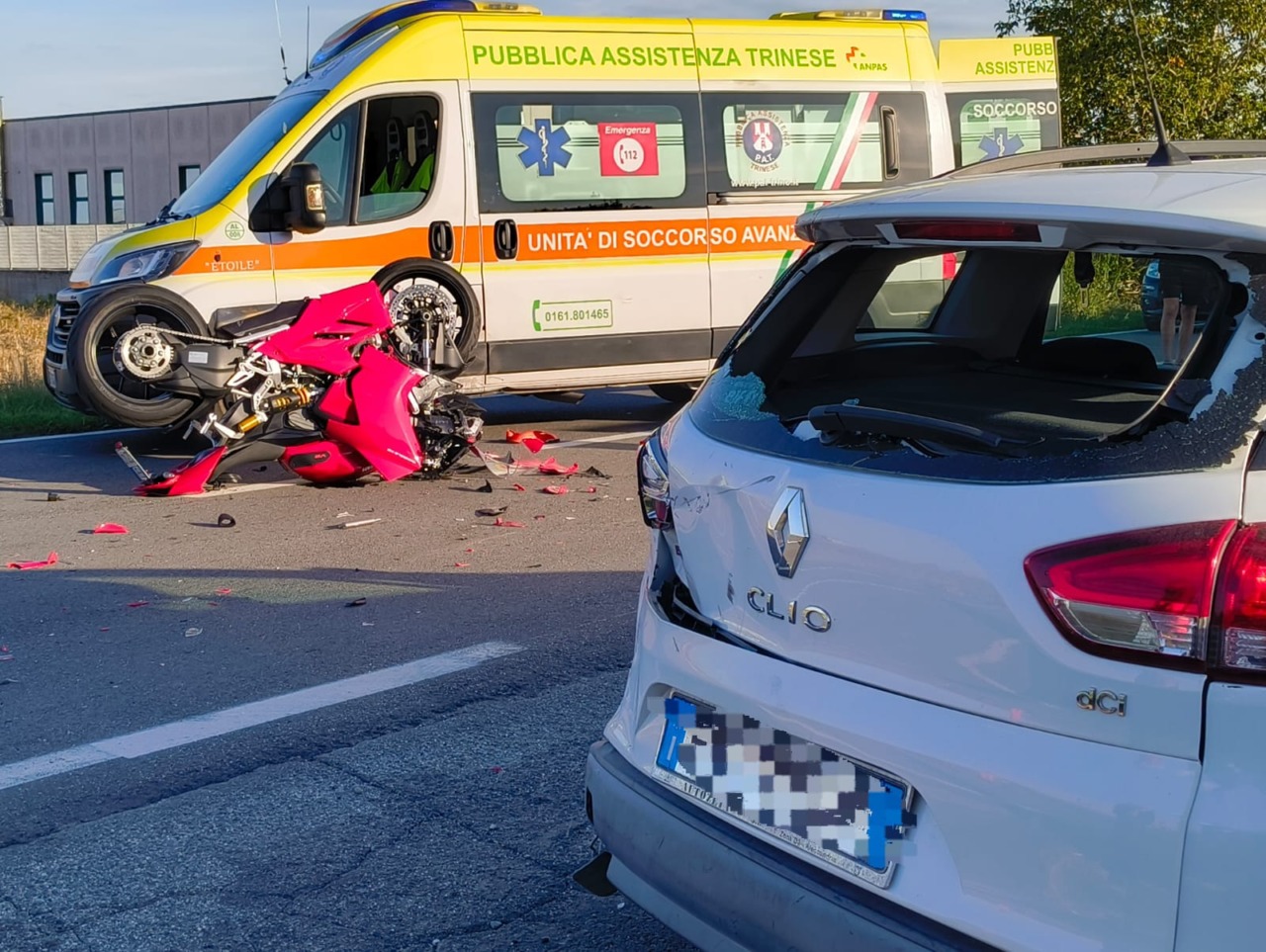 Scontro tra moto e auto sulla SP2: 38enne trasportato in elicottero al CTO