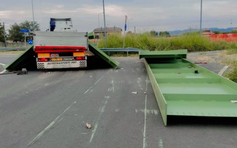 Perdita di carico da un mezzo pesante sulla SP90: modifiche alla viabilità