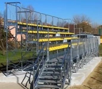 Crescentino, il Comune delibera i lavori per la nuova tribuna ma non sarà pronta per novembre