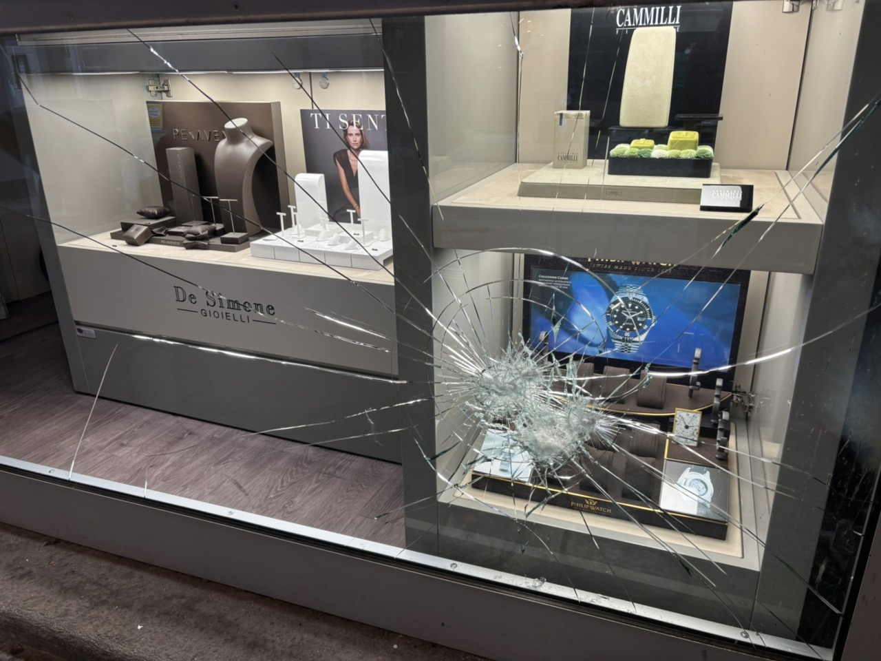 Spaccata alla gioielleria De Simoni: Chivasso ripiomba nella paura ed è subito scontro politico