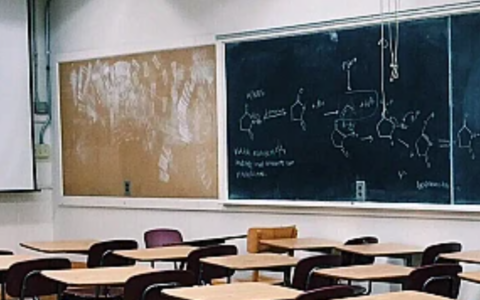 Mazzè, slitta il trasferimento nella nuova scuola primaria