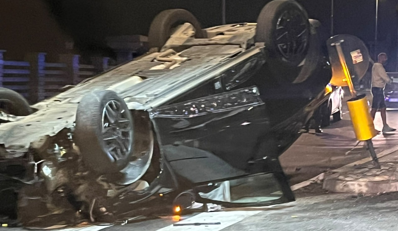 Incidente sulla 590 della Valle Cerrina: auto sfonda il guardrail alla rotonda per Casalborgone