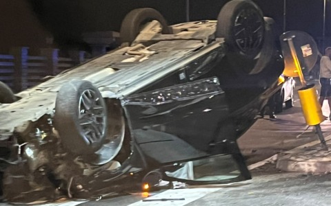 Incidente sulla 590 della Valle Cerrina: auto sfonda il guardrail alla rotonda per Casalborgone