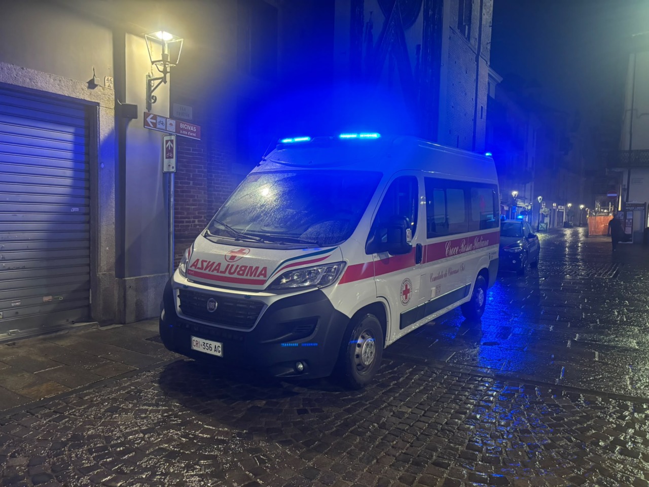 Chivasso, Carabinieri e 118 in Piazza della Repubblica