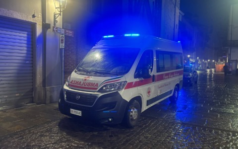 Chivasso, Carabinieri e 118 in Piazza della Repubblica