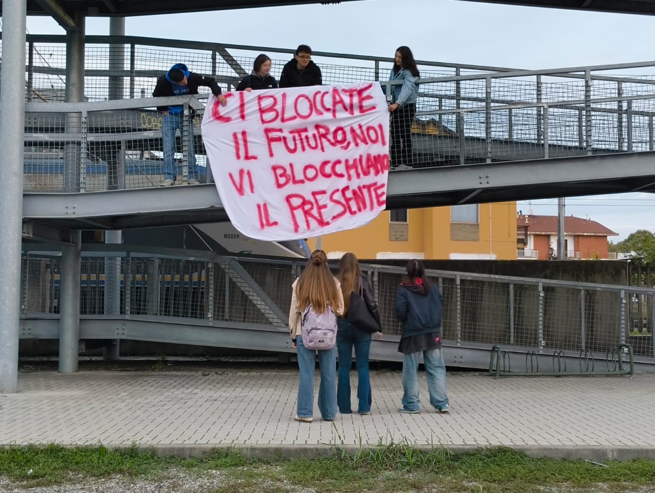 Protesta studentesca, oggi sciopero al Liceo Newton LE FOTO