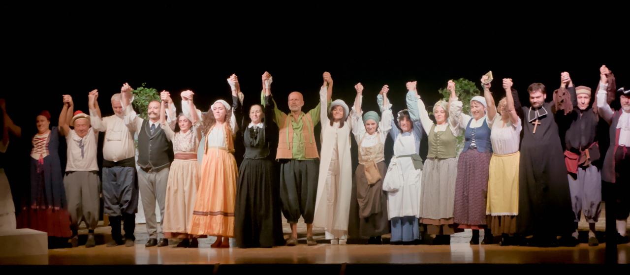 Crescentino, trionfo al Teatro Angelini per «A spasso con il campanile» diretto da Giovanni Mongiano