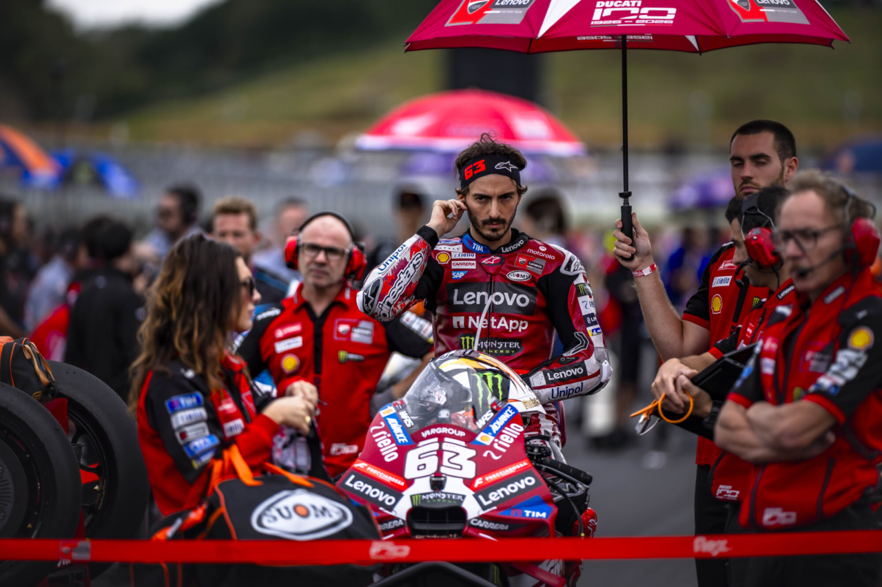 Pecco Bagnaia lotta nel Gran Premio del Giappone: ottavo posto a Motegi